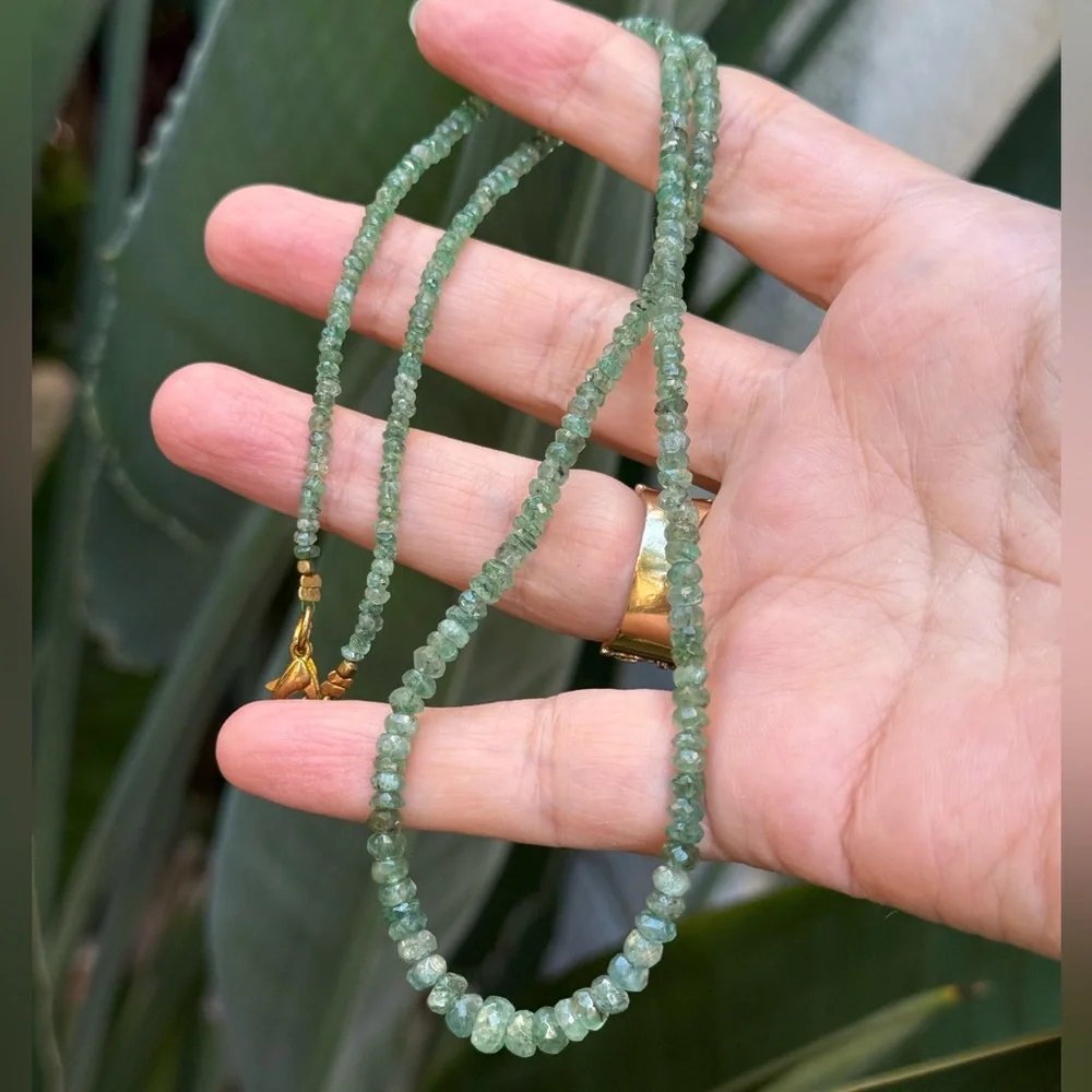 Faceted natural emerald bead necklace - Picture 1 of 14